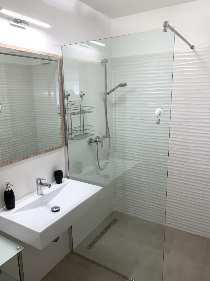 פץ' Exclusive Home - C. Apartman מראה חיצוני תמונה