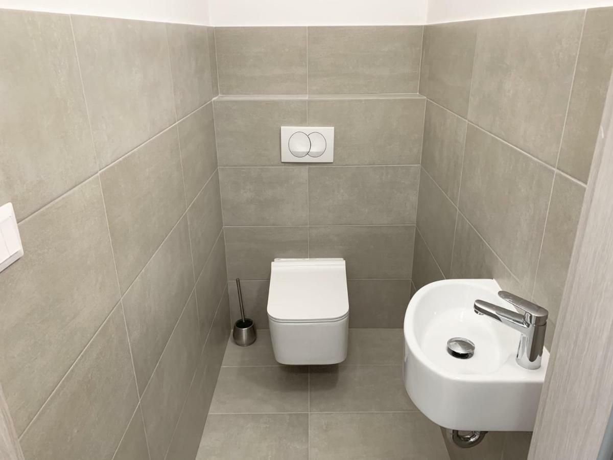 פץ' Exclusive Home - C. Apartman מראה חיצוני תמונה